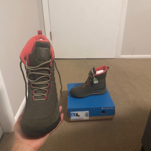 Columbia Nikiski Waterproof Boots - Picture 3 of 3